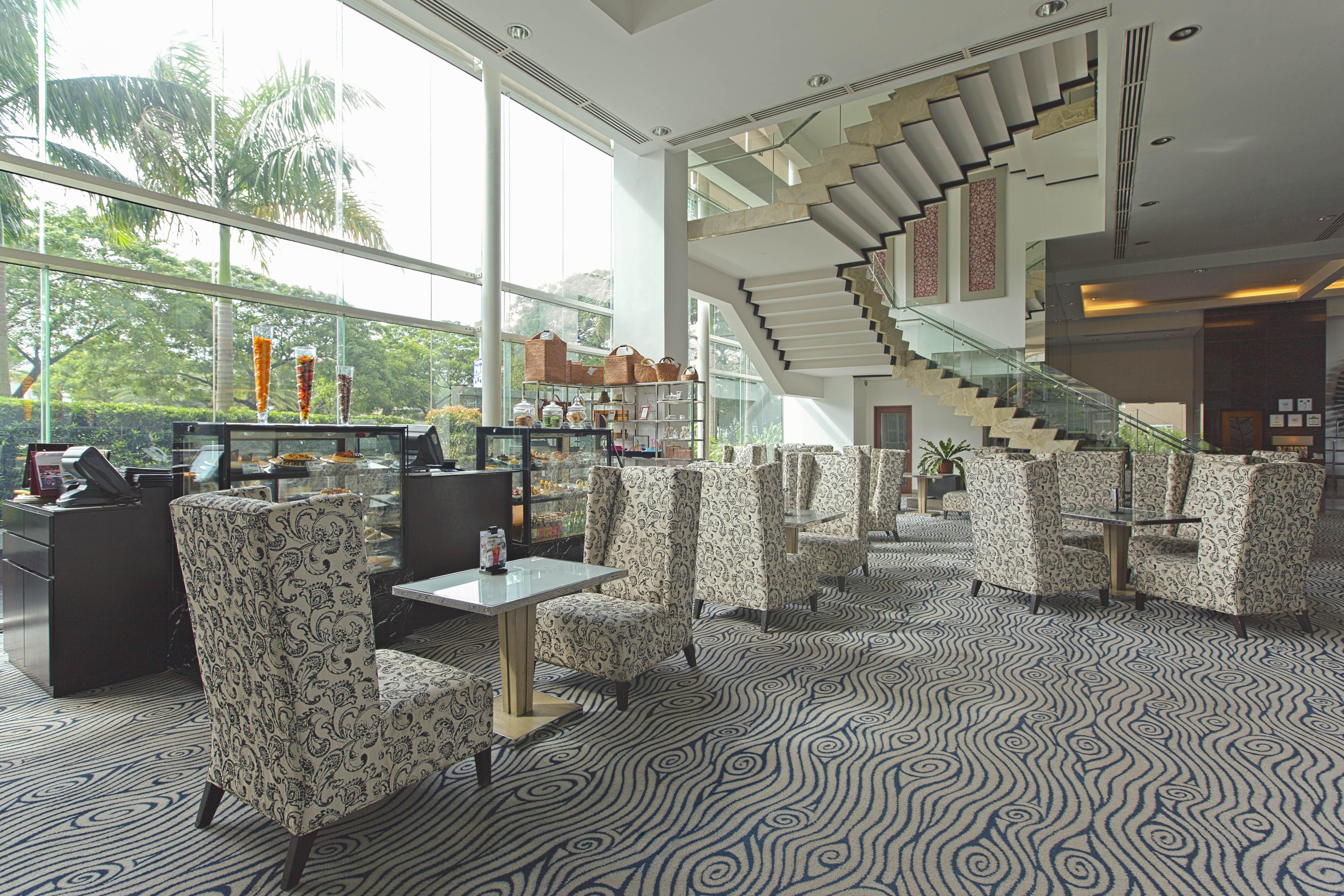 Acacia Hotel Manila Muntinlupa City Exterior photo
