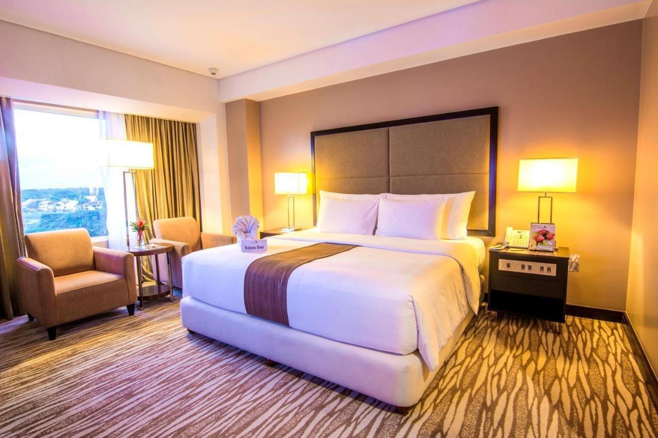 Acacia Hotel Manila Muntinlupa City Exterior photo