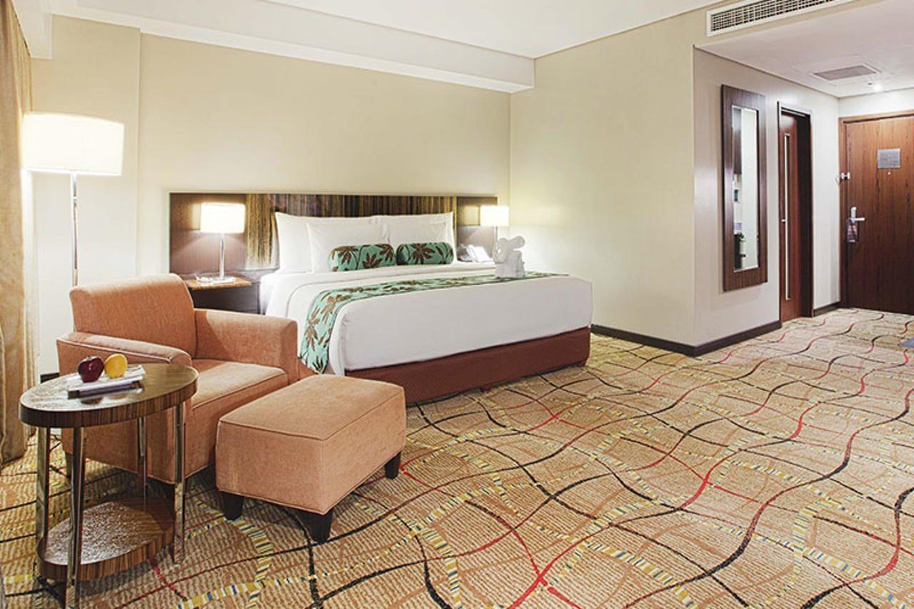 Acacia Hotel Manila Muntinlupa City Exterior photo