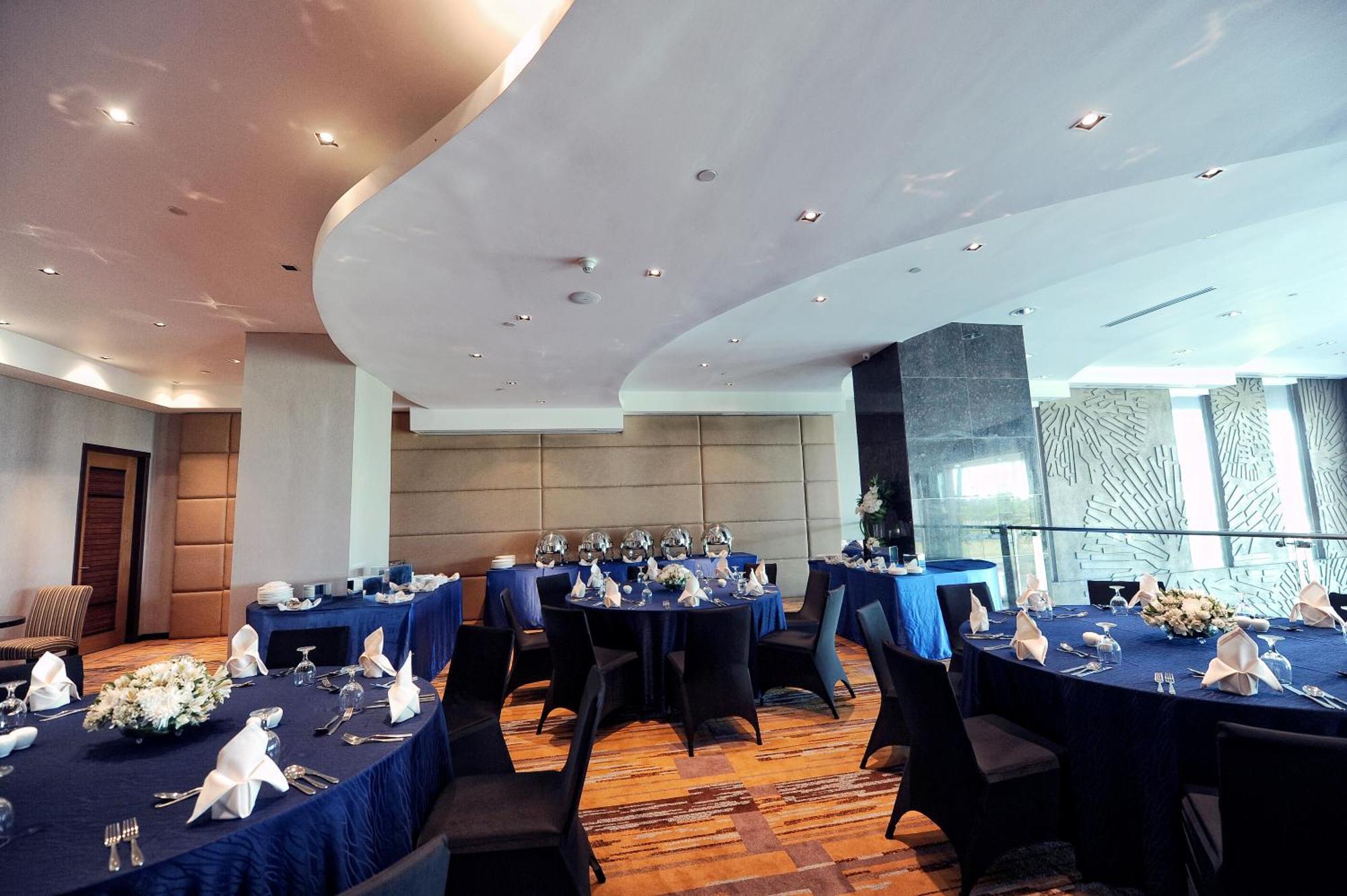 Acacia Hotel Manila Muntinlupa City Exterior photo